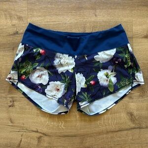 Moody floral Roga shorts
